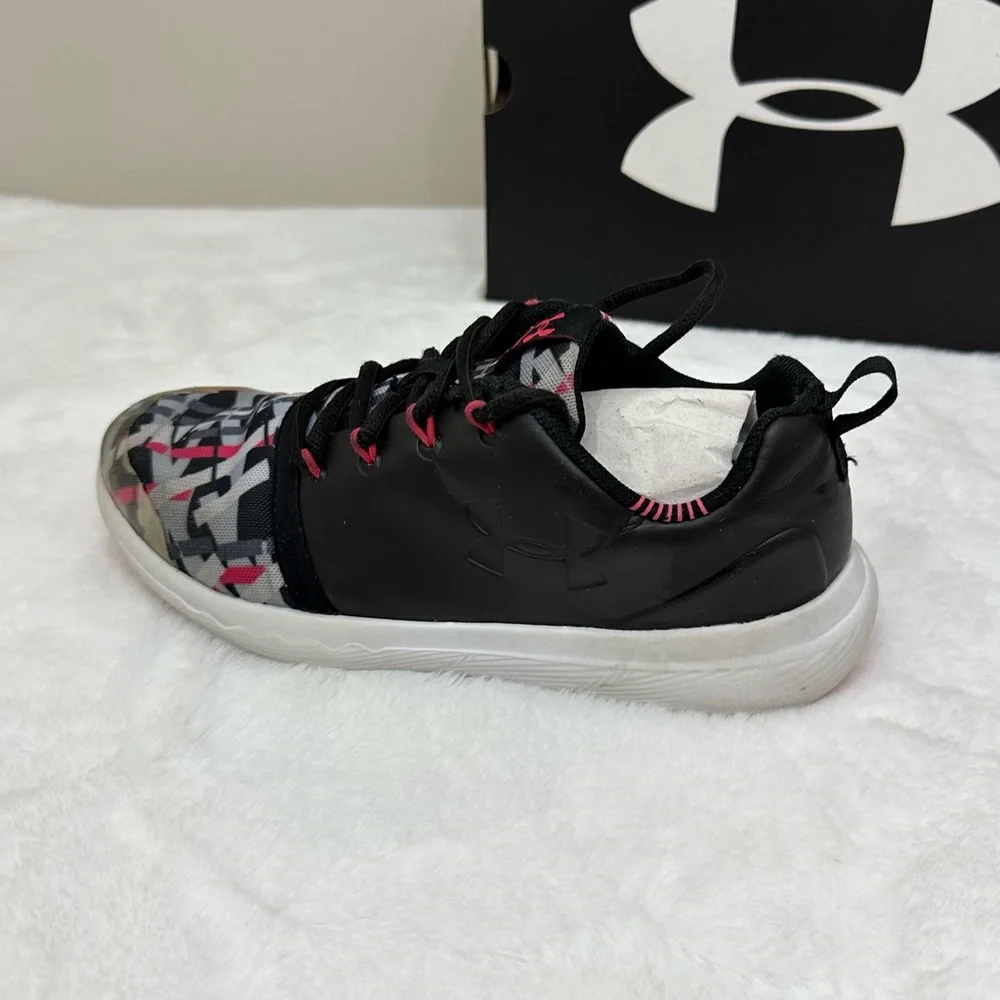 Kids Under Armour GGS Charged Black/Pink Running Shoes - Picture 4 of 13